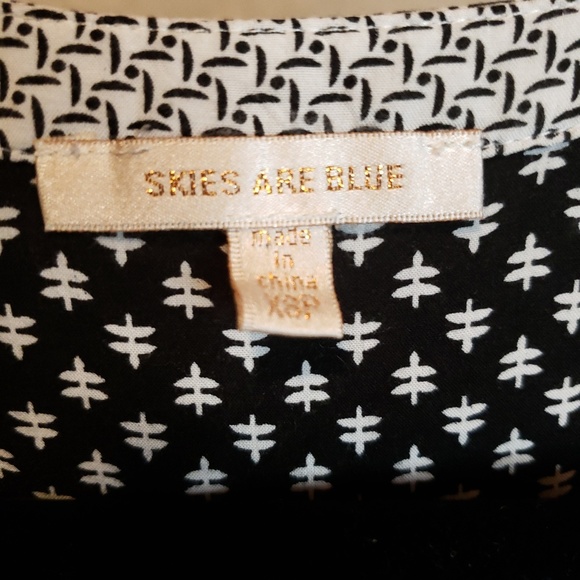 Skies Are Blue | Embroidered Boho Blouse - Picture 3 of 4